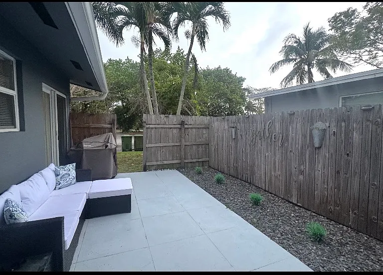 125-127 NE 30th Ct #125 — Photo 12