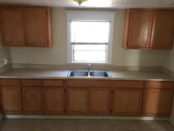 4th image of 1116 Gardenia Ave