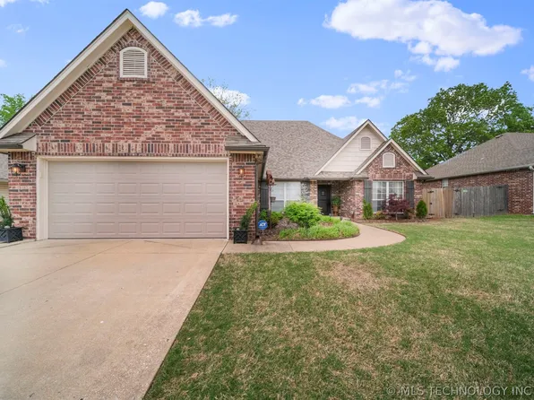 26480 Arrowood Dr, Claremore, OK 74019