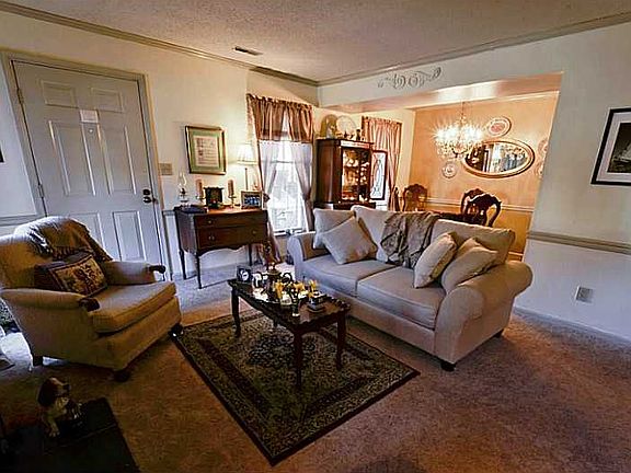 5th image of 322 Worthington Square