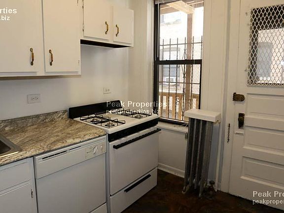 4th image of 3172 N Hudson Ave #9