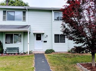 105 Windsorshire Dr, Rochester, NY 14624