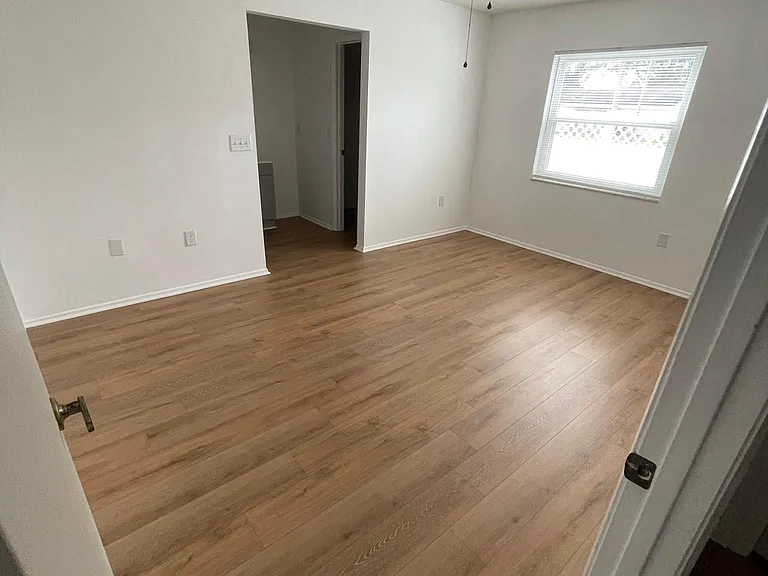 895 Copperleaf Ln — Photo 3