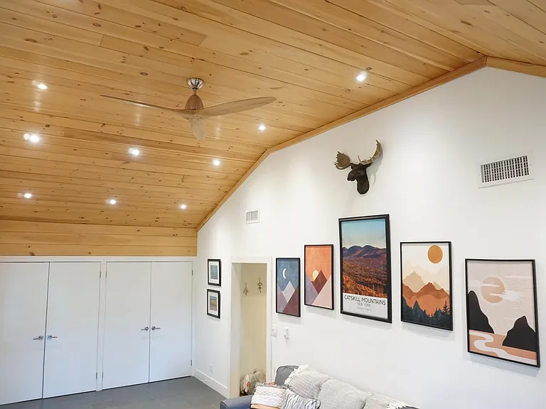 6 Downer Ln — Photo 2