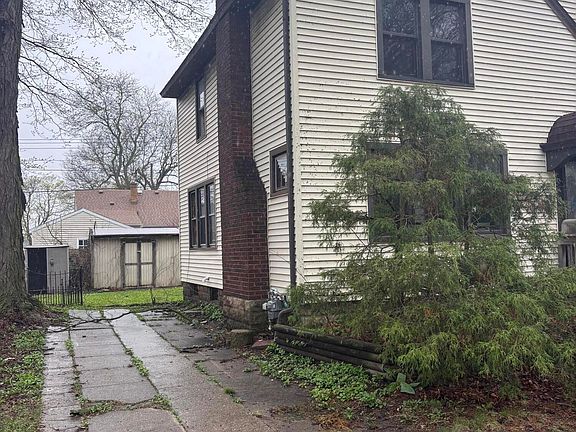3rd image of 745 Durant St
