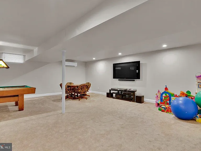 9 Ross Way — Photo 24