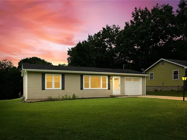 3032 Iowa St, Leavenworth, KS 66048