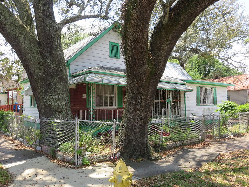 1st image of 1052 Pippin St