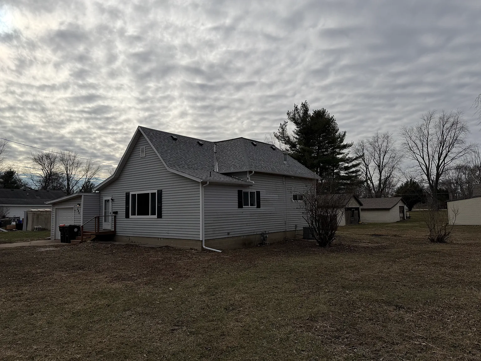 3 bed, 1200 sqft, $1,550 — Photo 2