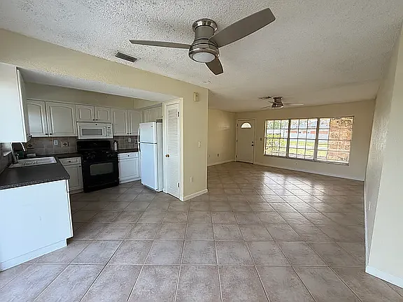 8531 Sydney Ave — Photo 2
