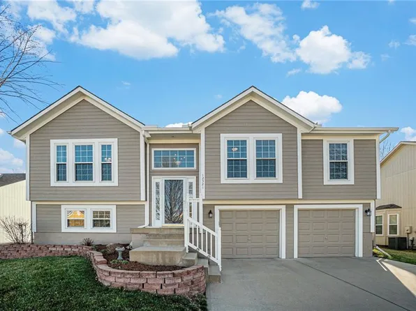 12521 S Lincoln St, Olathe, KS 66061