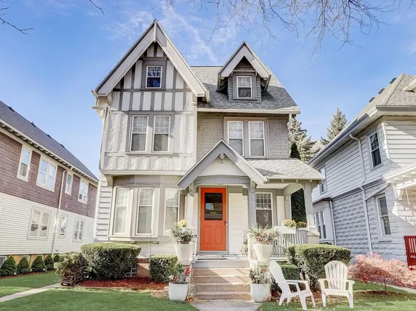 2925 N Downer AVENUE, Milwaukee, WI 53211