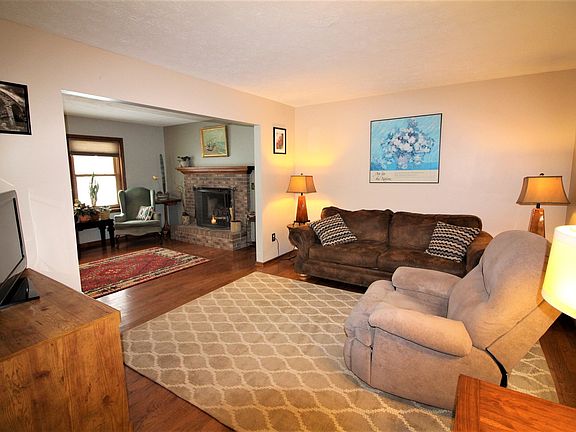 2nd image of 17 Edendery Cir