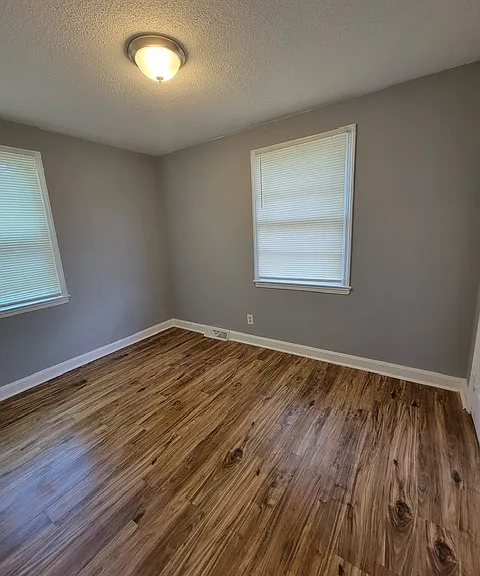 1418 Winston Dr — Photo 9