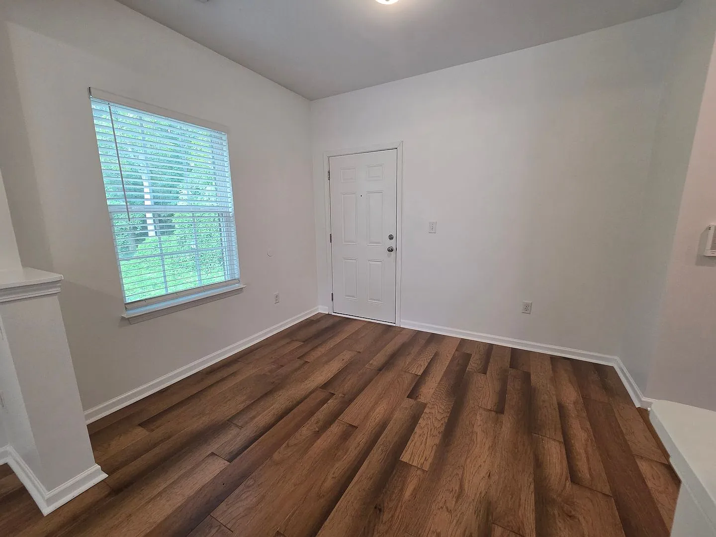 Beautiful 1 Bed/1 Bath Condo - Open Floor Plan - Large Kitchen - Covered Balcony - Community Pool... — Photo 4