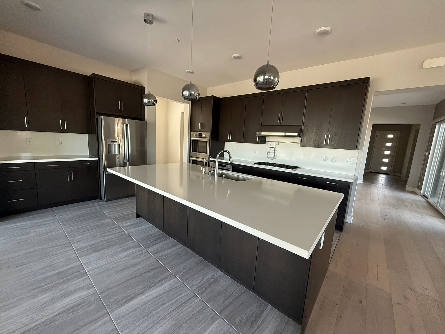 4 bed, 3379 sqft, $9,998 — Photo 2