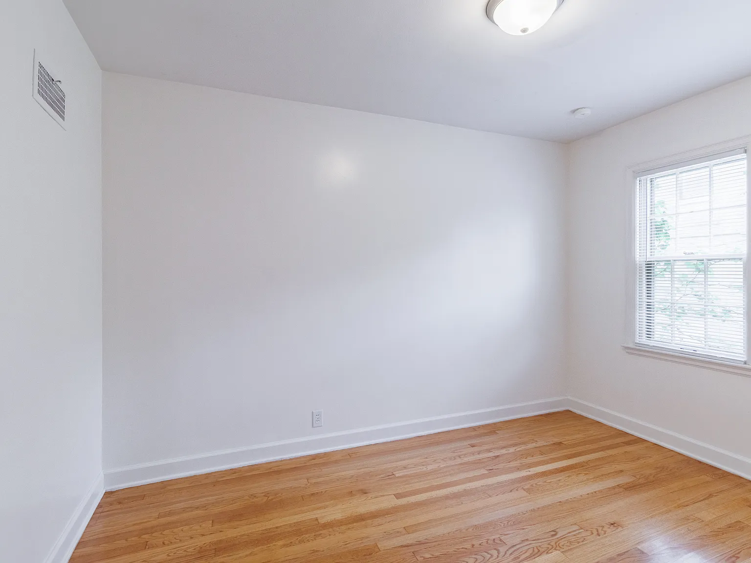 1704 Dakota Street — Photo 4