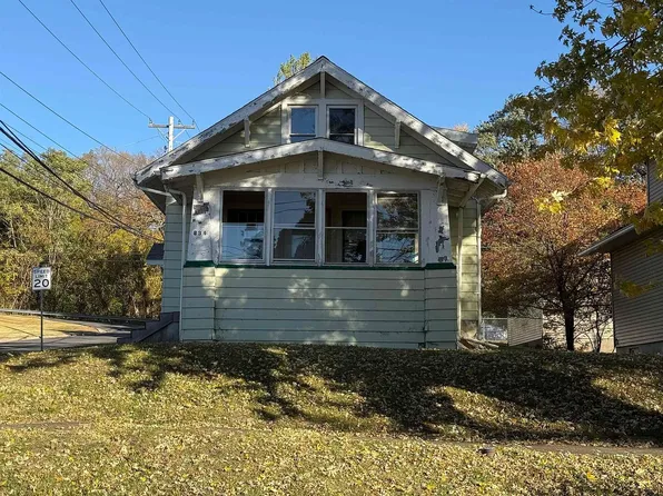 834 N 4th St, Savanna, IL 61074