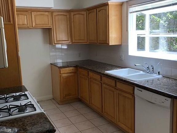 5th image of 12847 Kling St #114