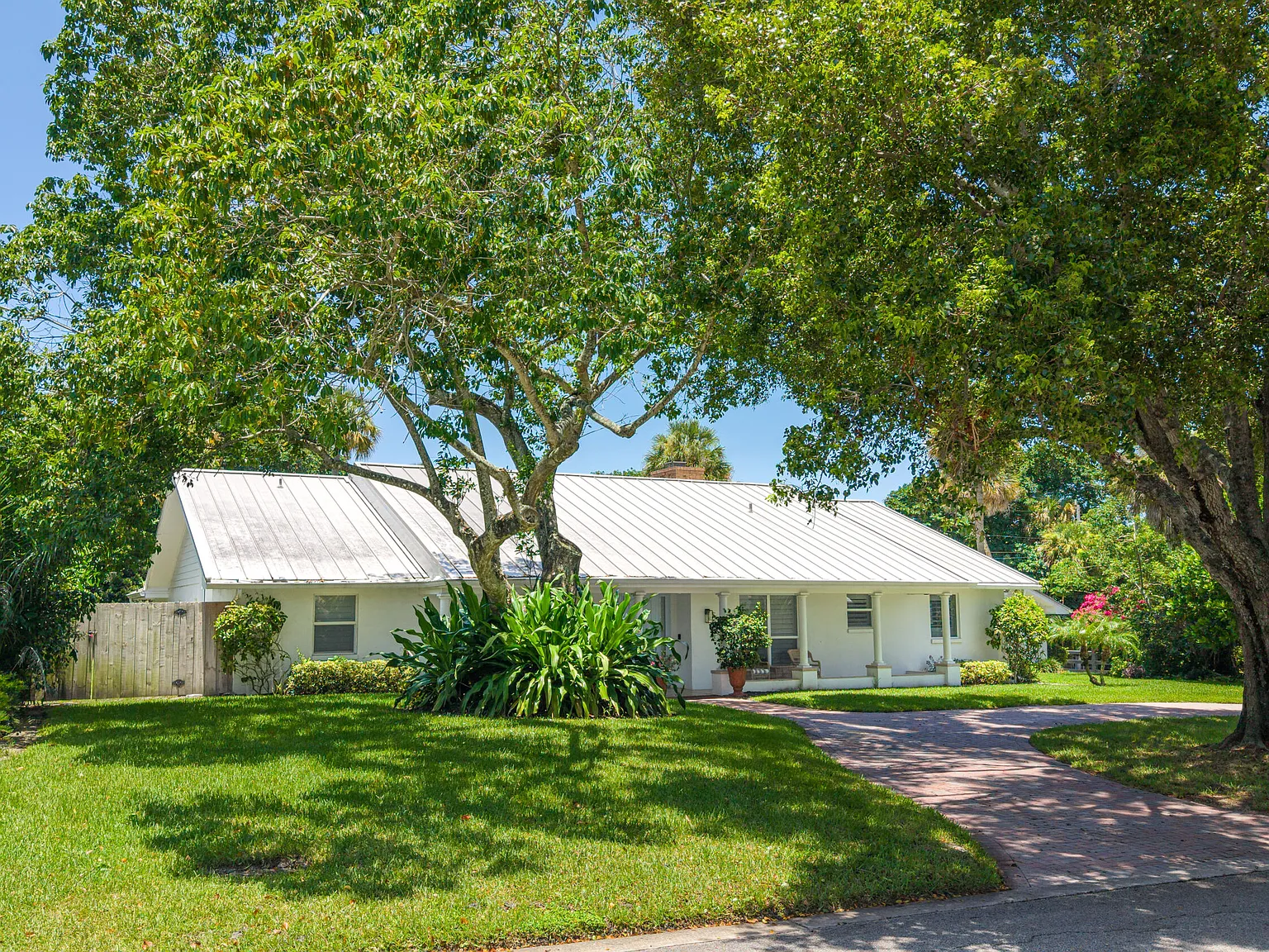 4 bed, 2.5 bath, 2761 sqft, $5,500 — Photo 1