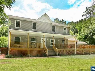 43 Riverside Dr, Hillsdale, NJ, 07642