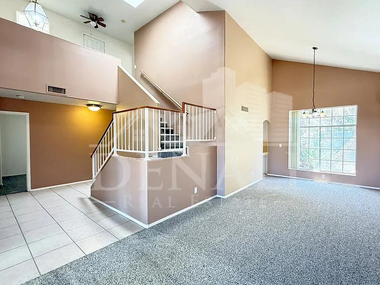 1425 E Chicago Cir — Photo 3