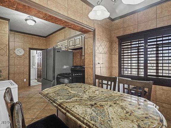 4th image of 146 Brown St