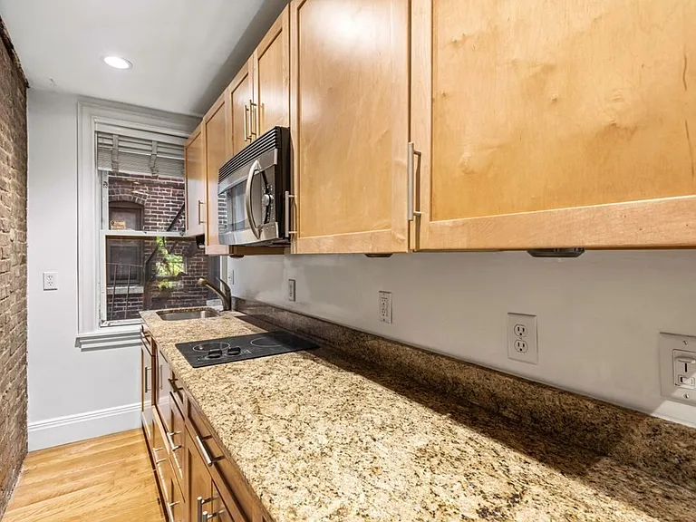 16 Henchman St #3R — Photo 8