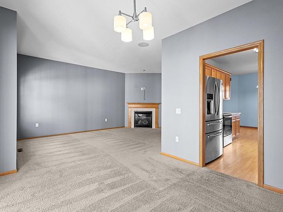 3rd image of 3829 Maple Grv