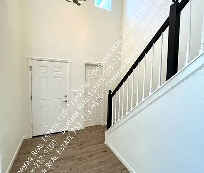 1160 Beacon Hill Way — Photo 2