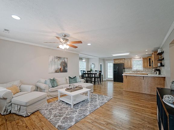 5th image of 130 Willard Way