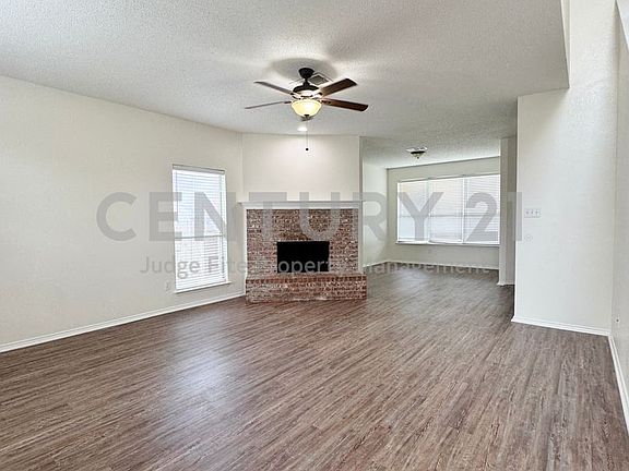 2nd image of 835 Rockett Ln