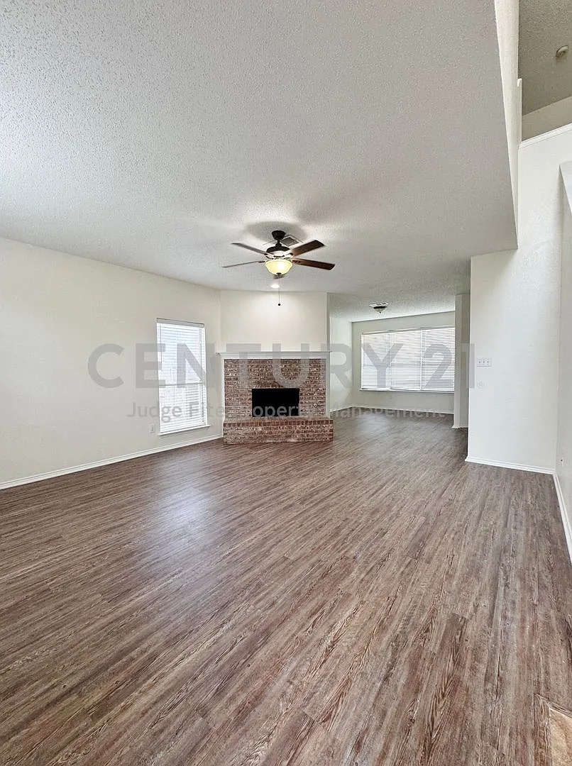 Building Photo - 835 Rockett Ln