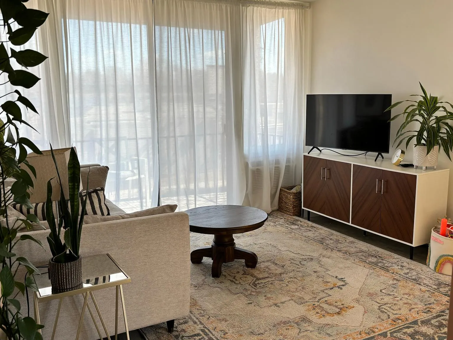 1 bed, 642 sqft, $1,350 — Photo 3