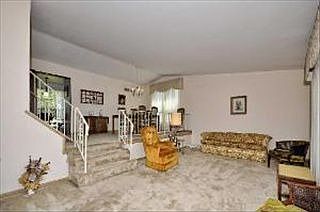 3rd image of 1824 W Catalpa Ln