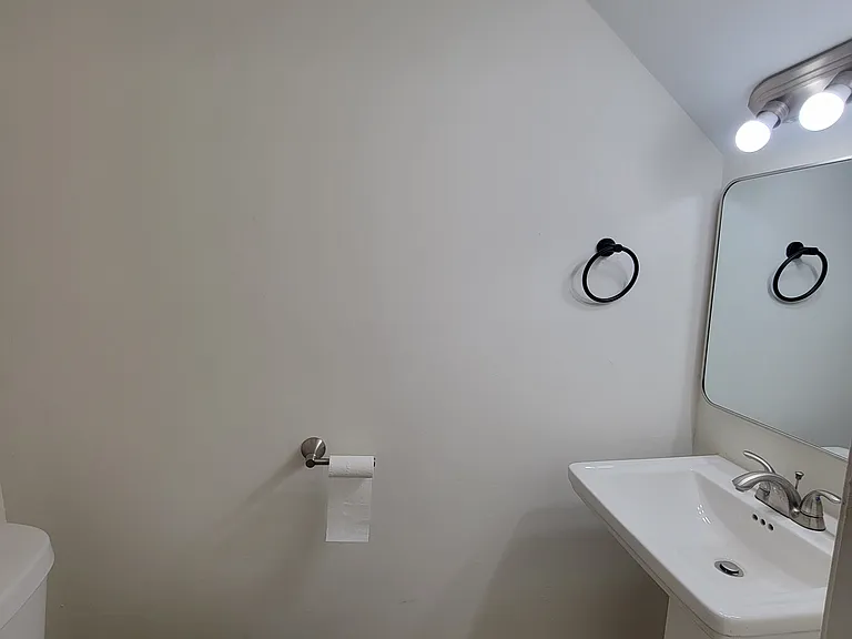 102 Bramble Ct — Photo 4