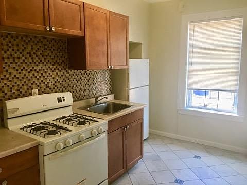 5th image of 8930 213th St