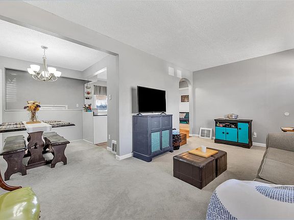 5th image of 8128 Braddock Dr