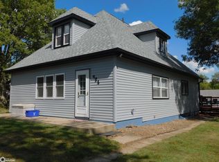 421 Maple St, Deloit, IA 51441
