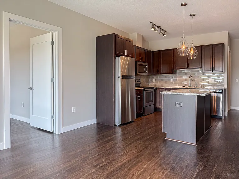 Red44 Luxury Apartments | Specials Available — Photo 43