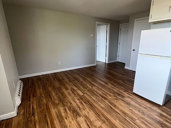 3rd image of 21-23 W Main St