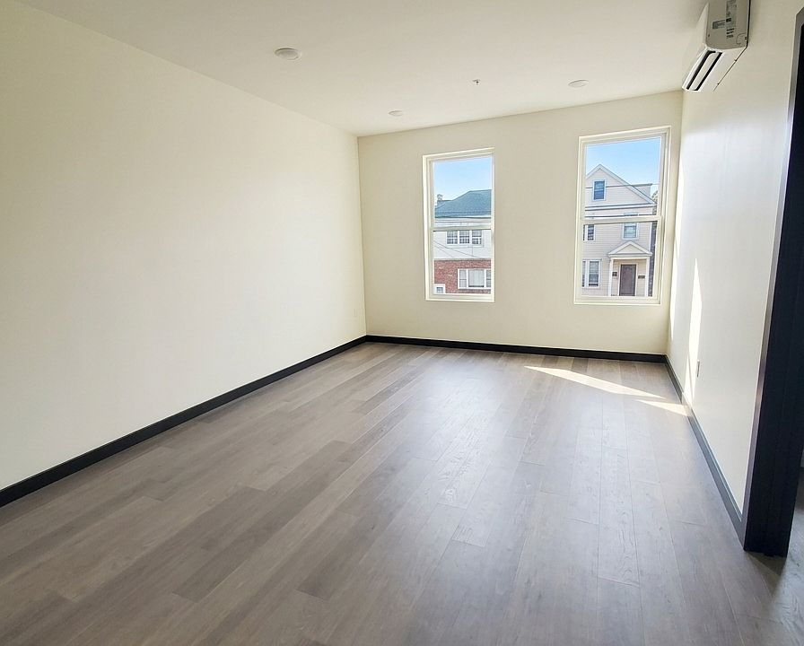 2nd image of 130 Mallory Ave #208