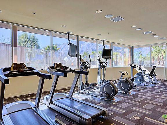 4th image of 3555 NE Sunburst Blvd