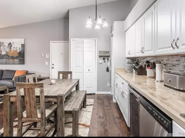 9699 Wildflower Ct #32, Van Buren Township, MI 48111