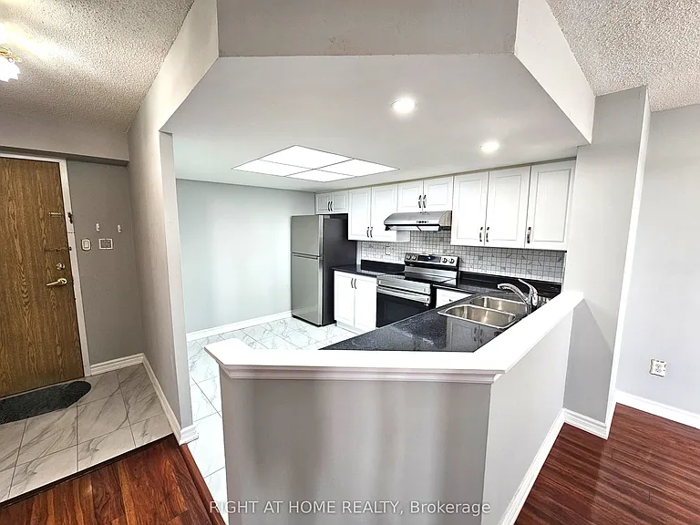 300 Alton Towers Cir #901 — Photo 3