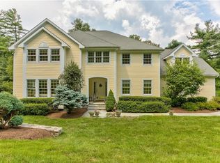 8 Bretton Rdg, Mount Kisco, NY 10549