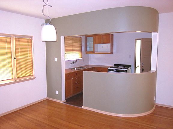2nd image of 907 14th St APT 3