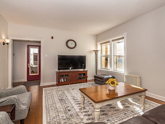 4th image of 827.5 Forest Ave #2N