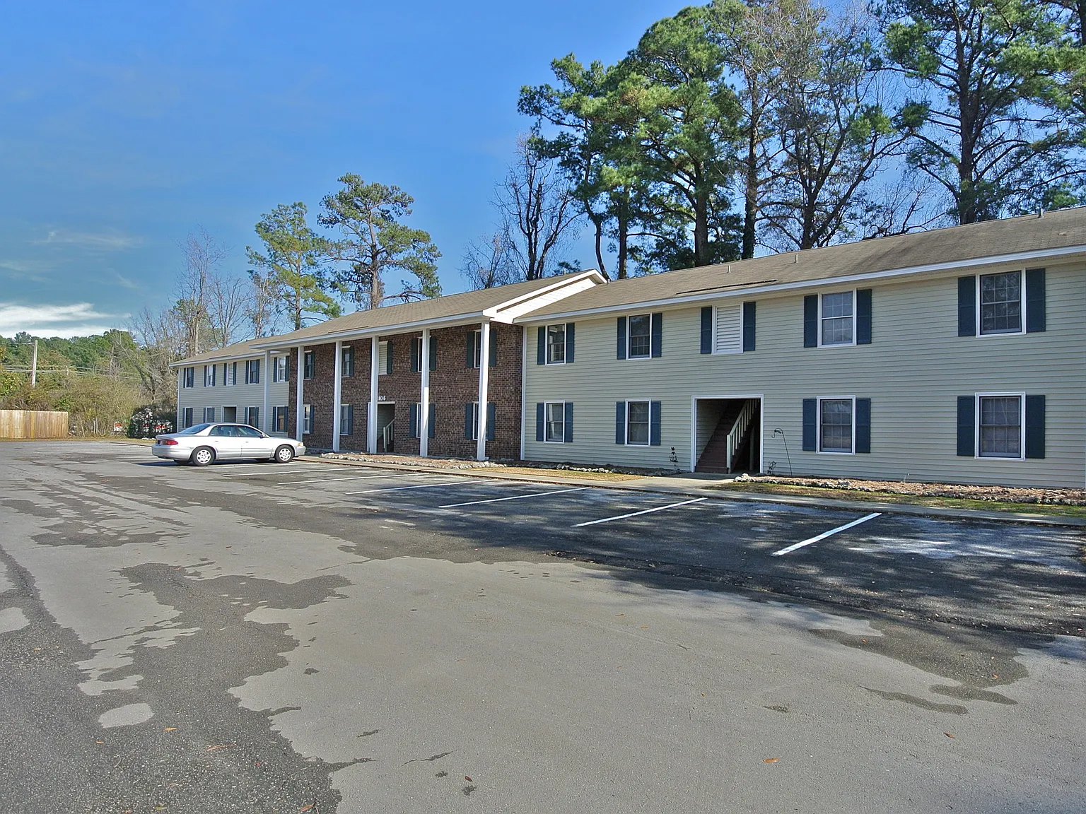 2 bed, 1.0 bath, $950 — Photo 2