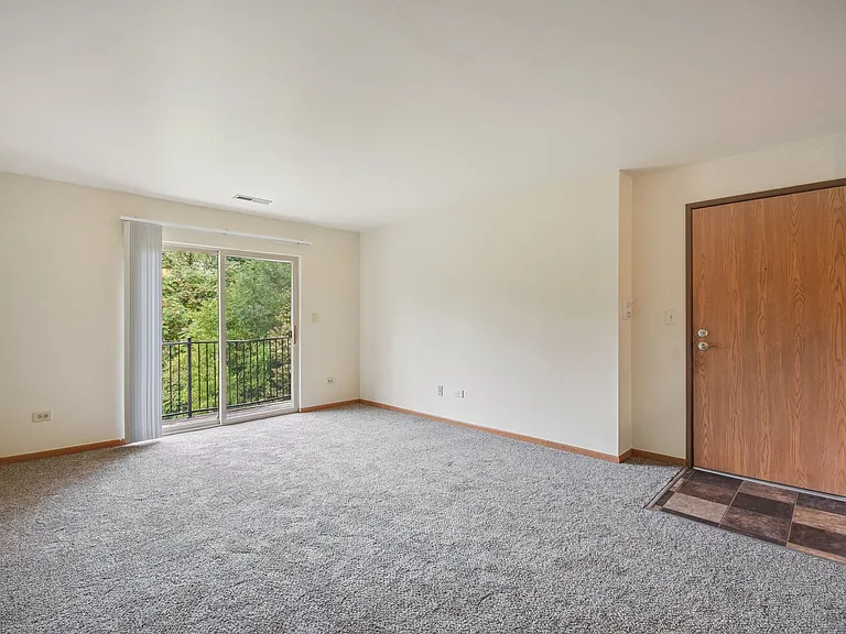 Maple Leaf Apartments — Photo 13